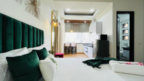 BluO Studio Noida - BathTub, Gym, Balcony, Garden